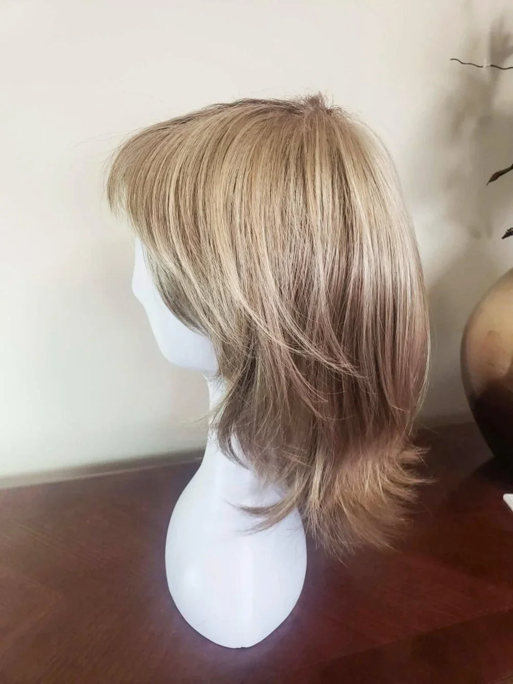RENE of PARIS JADE Retro Shag Wig in the color Vanilla Bean - EUC